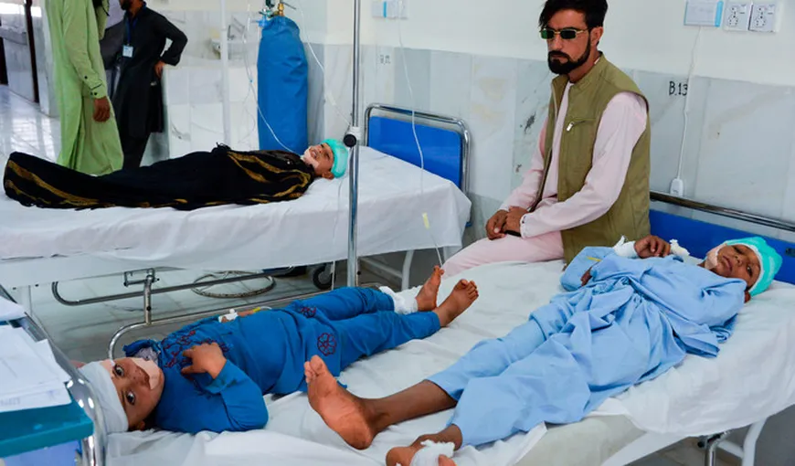Atentat cu camion-capcană în Afganistan. Sunt morţi şi răniţi, între care poliţişti şi elevi dintr-o o şcoală religioasă