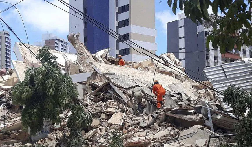 Un mort şi zece dispăruţi în urma prăbuşirii unei clădiri în Brazilia