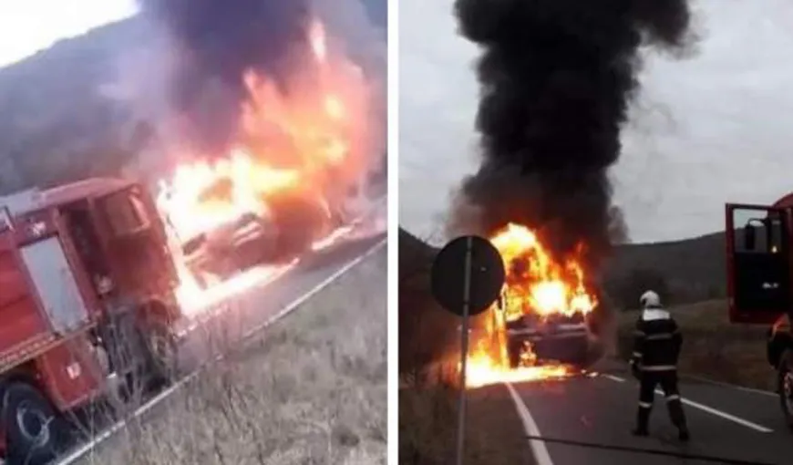 Un autobuz plin cu pasageri a luat foc pe şosea, în Covasna