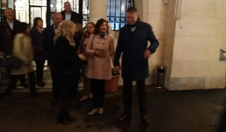 Klaus şi Carmen Iohannis şi-au făcut plimbarea de seară la Palatul Culturii din Iaşi