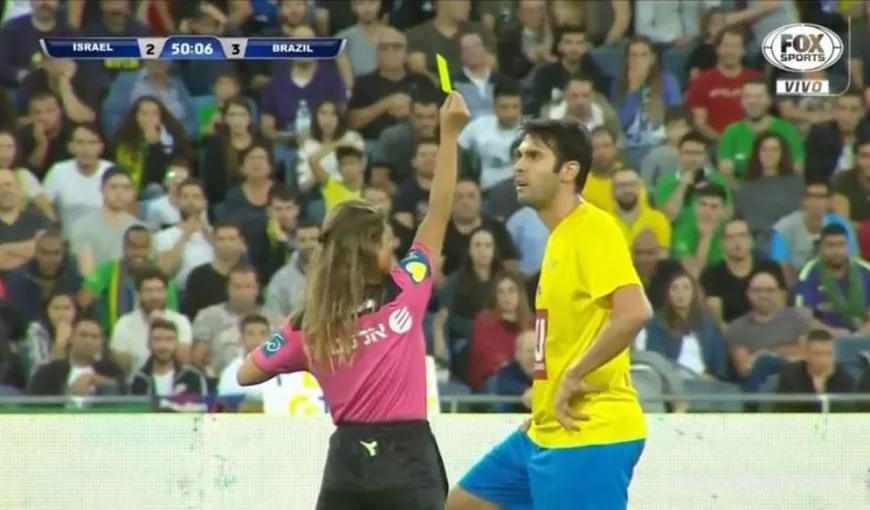 Un arbitru a oprit meciul fără niciun motiv, pentru a-i arăta cartonaş galben lui Kaka. Momentul bizar a avut un final neaşteptat VIDEO