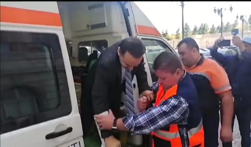 MOŢIUNE DE CENZURĂ. Un parlamentar PNL a ieşit pe semnătură din spital pentru a vota VIDEO