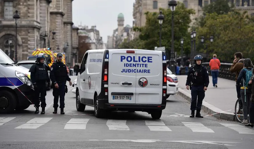4 poliţişti ucişi cu cuţitul în sediul Poliţiei din Paris. Atacatorul, angajat al poliţiei, a fost împuşcat