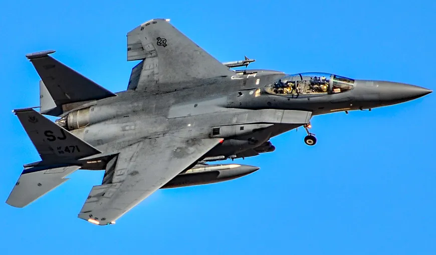 Două avioane de luptă americane F-15E Strike Eagle au bombardat un depozit de armament controlat de SUA