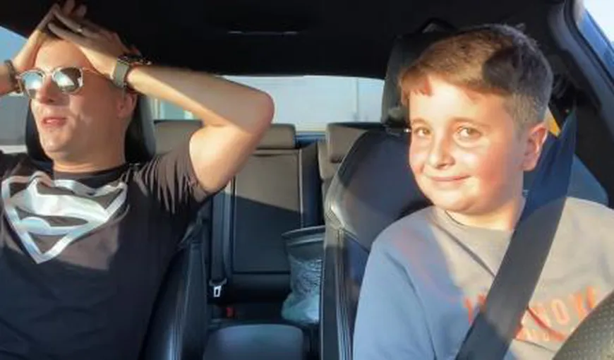 Un vlogger din Oradea a pus un copil de 10 ani să conducă o maşină: „Gata, gata, că mi-e frică cu tine! Băi, conduci prea tare” VIDEO