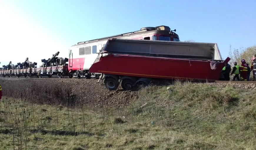 Un tren care transporta echipament militar, implicat într-un accident în Sibiu