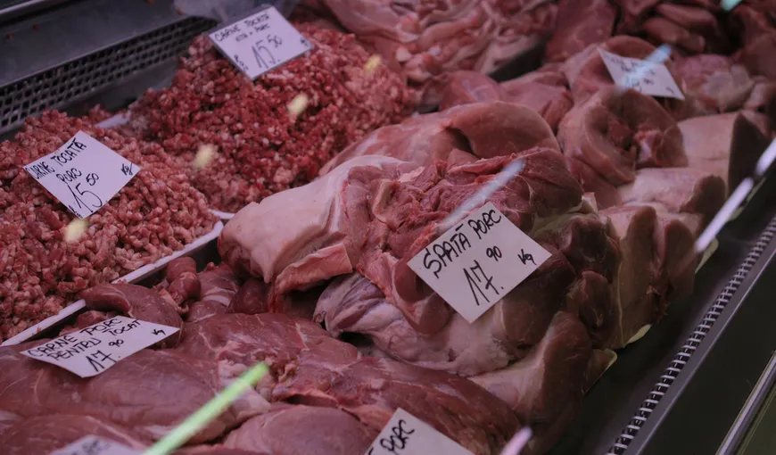Carne posibil infestată cu pestă porcină, vândută românilor. Poliţia face anchetă
