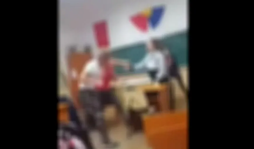 Elevi din Botoşani, filmaţi când se băteau la şcoală. Ce sancţiuni a decis Inspectoratul şcolar