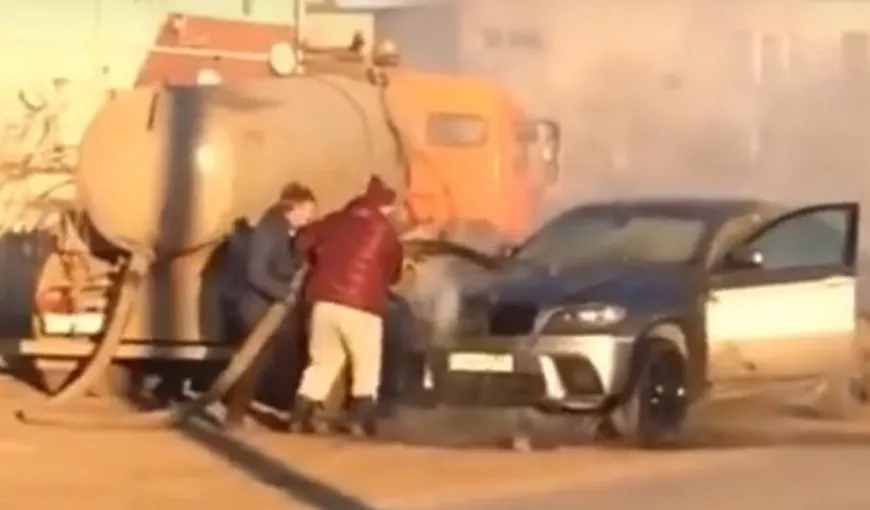 VIRALUL ANULUI. Un BMW X6 în flăcări a fost stins cu materiile fecale dintr-o vidanjă FOTO şi VIDEO