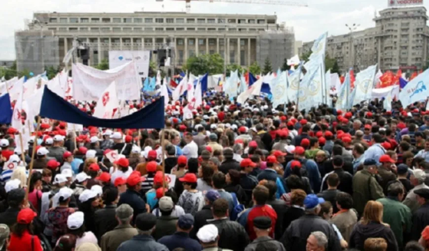 Sindicatele ameninţă cu proteste de amploare: „Oamenii vor ieşi în stradă pe salariul minim”