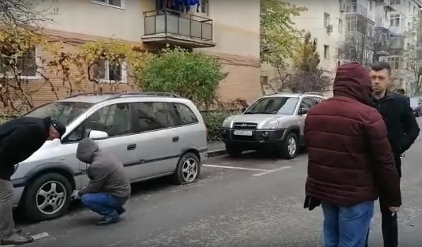 Douăzeci şi cinci de proprietari şi-au găsit maşinile cu anvelopele tăiate, într-un cartier din Craiova