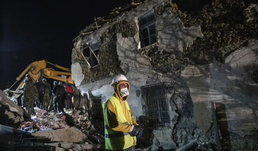 Reportaj din iadul albanez. Echipa România TV, întâmpinată cu un cutremur încă de la sosirea pe aeroportul din Tirana VIDEO