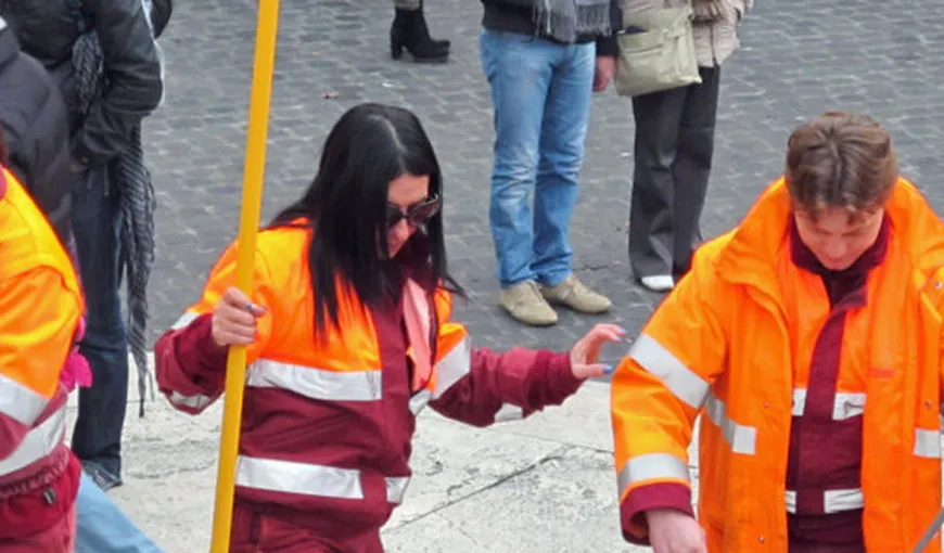 POVESTE DE VIAŢĂ. O profesoară româncă a renunţat la catedră şi s-a dus să măture străzile din Italia. „Am satisfacţia muncii”