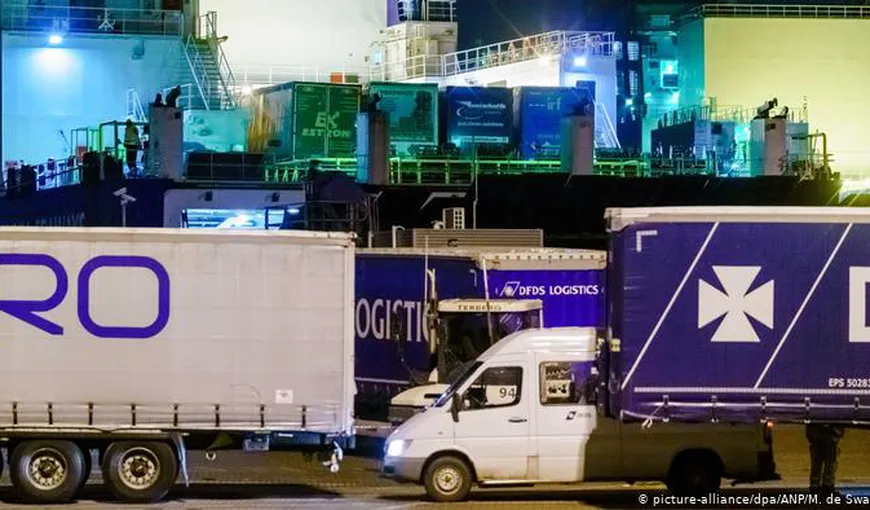 Migranţi ascunşi într-un container frigorific, descoperite la bordul unei nave ce se îndrepta spre Marea Britanie