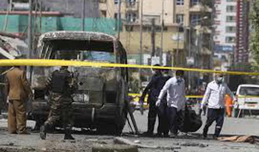 Un român a fost rănit în Kabul, după ce un microbuz cu explozibili a sărit în aer. Sunt cel puţin 12 morţi, inclusiv copii