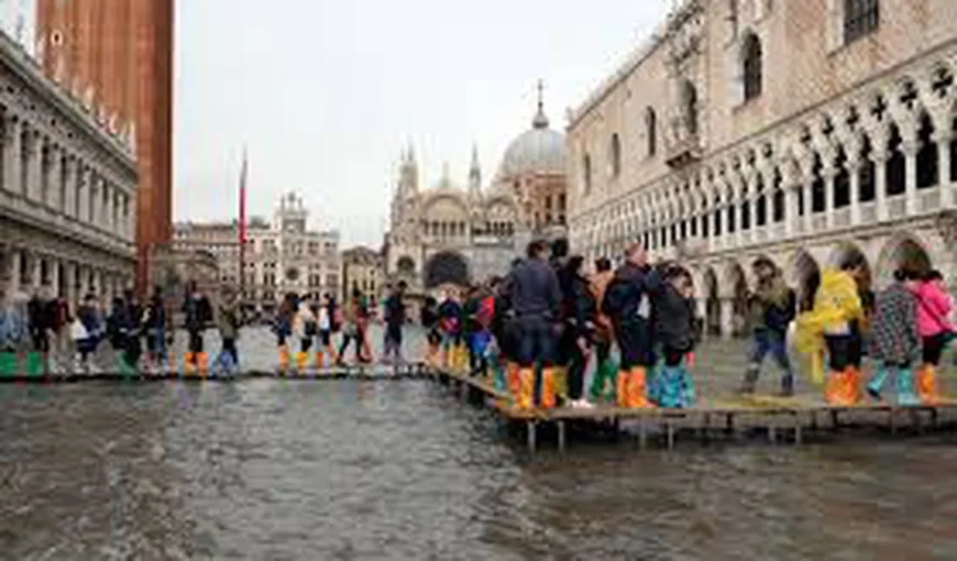 Veneţia, noi inundaţii. O femeie a murit şi un viaduct s-a surpat în urma intemperiilor