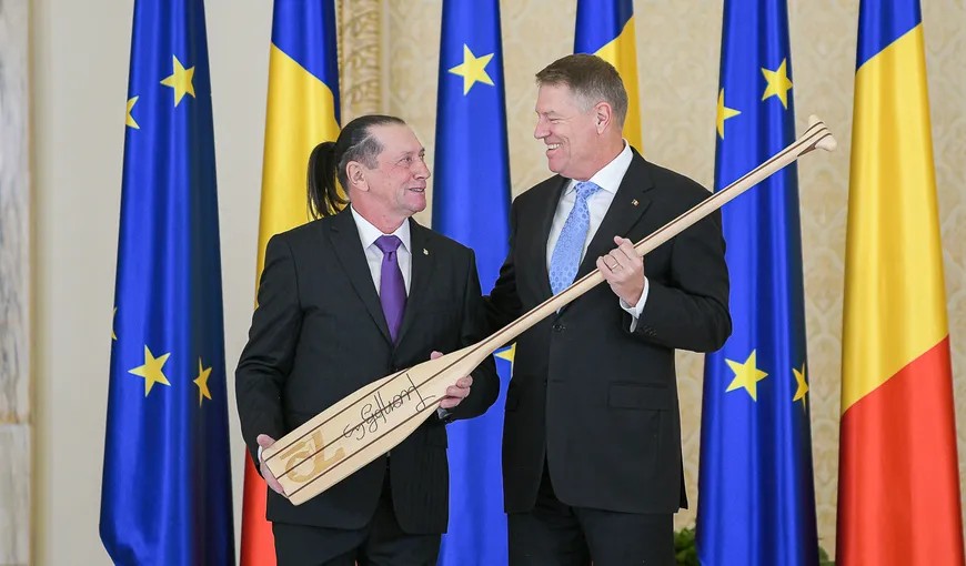 Klaus Iohannis a promis că se va implica în sportul românesc. L-a decorat pe Ivan Patzaichin şi ar juca împotriva Simonei Halep