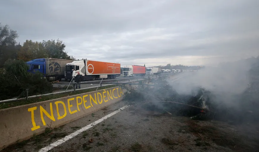 Poliţia spaniolă a dispersat protestele militanţilor pentru independenţa Cataloniei. Peste 500 de vehicule au blocat o autostradă