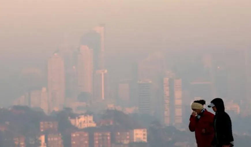 Fenomen ciudat: o ceaţă toxică a înghiţit oraşul. Oamenii nu mai pot să iasă din locuinţele lor