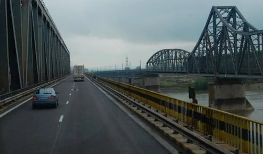 O femeie şi-a abandonat autoturismul şi a sărit de pe podul de la Cernavodă. A urmat un mircol