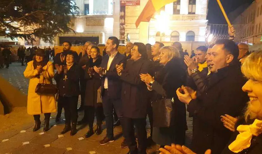 Victoria lui Iohannis, sărbătorită în stradă la Timişoara