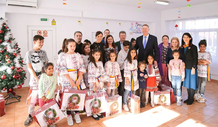 Klaus Iohannis, în vizită la copiii dintr-un centru de plasament din Bucureşti înainte de Crăciun