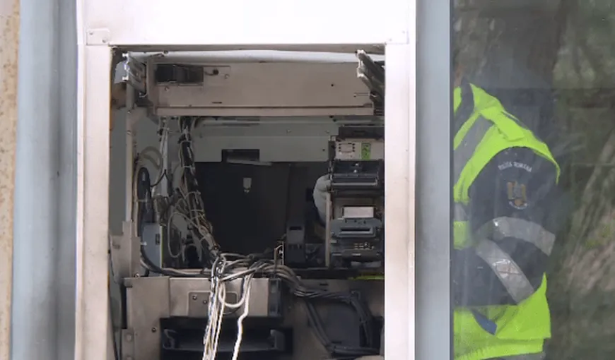 Explozie la un bancomat din Sinaia. Tâlharii sunt căutaţi de Poliţie VIDEO
