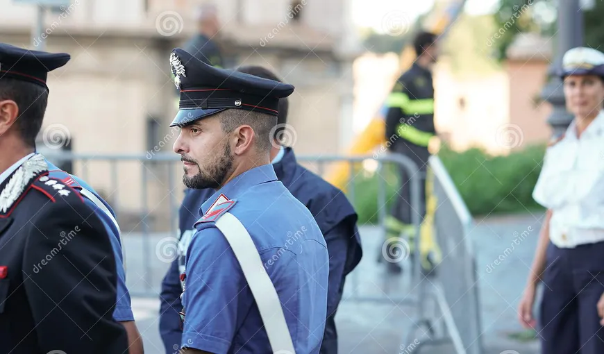 Un român arestat în Italia a încercat să fure o maşină de poliţie şi i-a bătut pe poliţişti