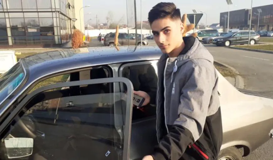 Un tânăr de 18 ani a pus pe Dacia 1300 a bunicilor dotări de anul 2019. Se deschide cu comandă vocală şi are senzori de parcare VIDEO