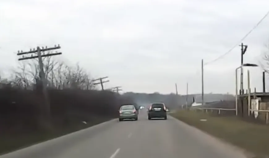 IMAGINI ŞOCANTE. Un şofer inconştient, aproape de două accidente într-un minut în Prahova VIDEO
