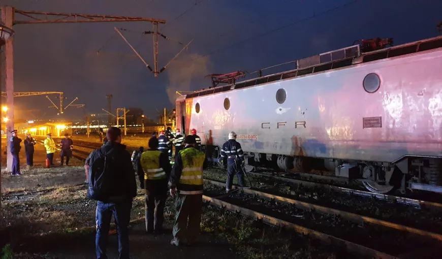 Locomotiva unui tren de călători a luat foc în Gara Iaşi