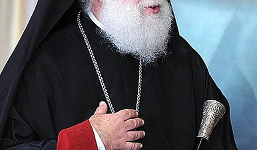 Cutremur în Biserica Ortodoxă Rusă. A rupt relaţiile cu patriarhul ortodox Theodoros al II-lea şi a recunoscut noua Biserică Ucraineană