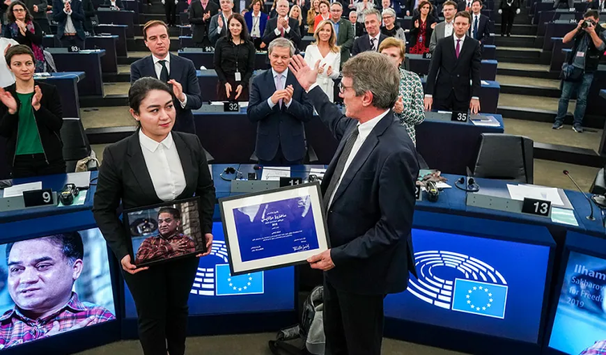 Fiica disidentului uigur Ilham Tohti a primit Premiul Saharov al drepturilor omului pentru tatăl său încarcerat pe viaţă în China