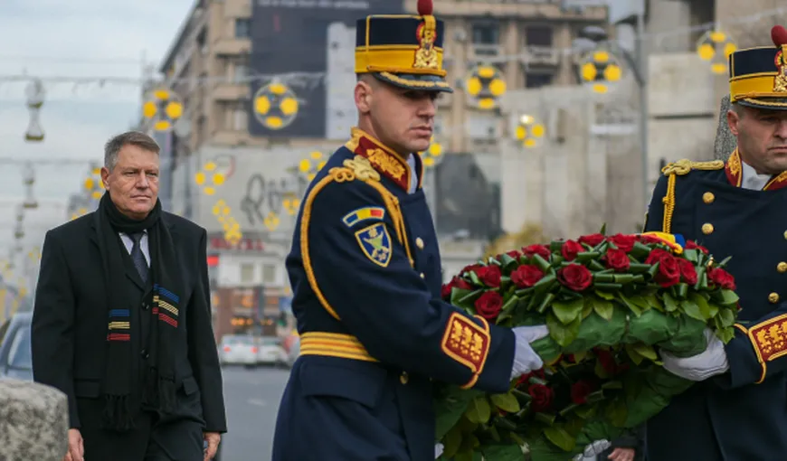 Klaus Iohannis a depus o coroană de flori în Piaţa Universităţii, în memoria victimelor Revoluţiei