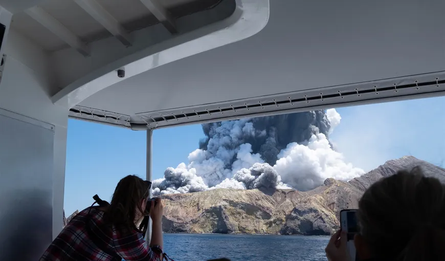 Vulcanul din Insula Albă a erupt. Sunt cel puţin şase morţi şi mai multe persoane sunt date dispărute VIDEO UPDATE