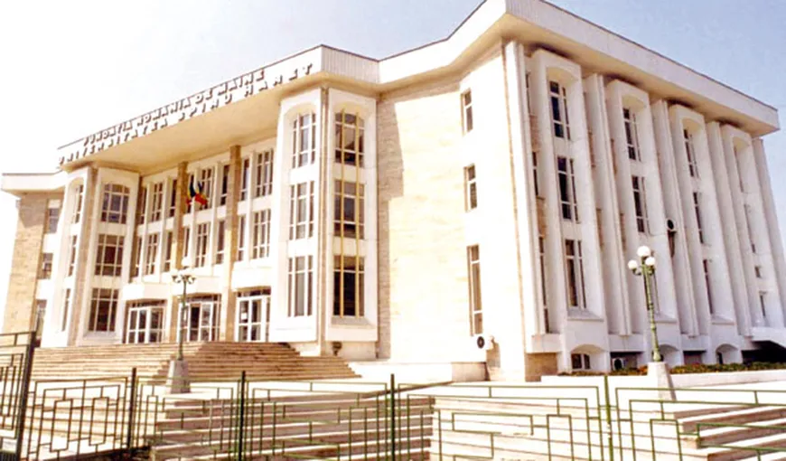 Percheziţii la Universitatea „Spiru Haret” din Bucureşti şi în 13 judeţe într-un dosar de fraudare a examenelor de licenţă şi master