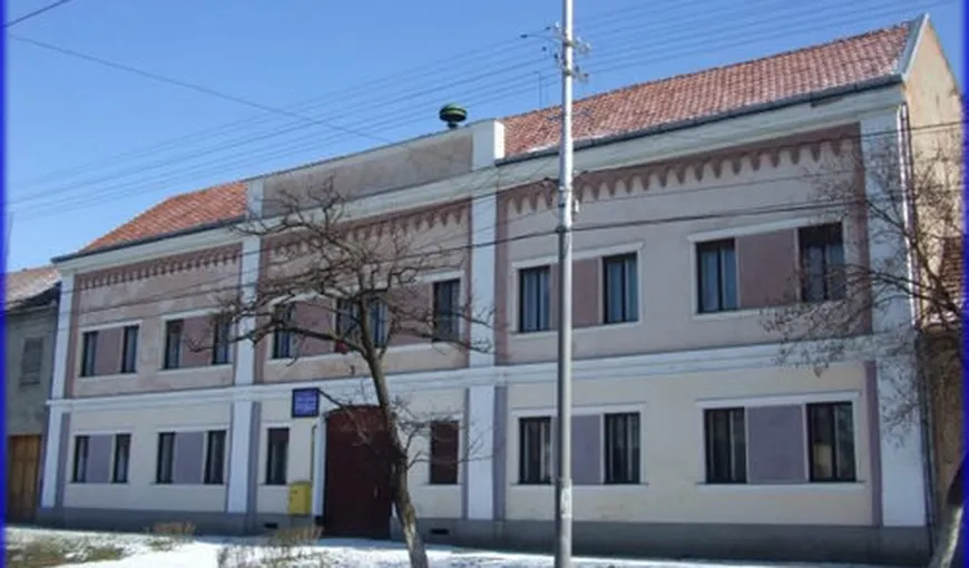 Alţi 18 elevi de la Liceul german din Arad, la spital chiar în prima zi de la redeschiderea şcolii în care s-a făcut dezinsecţie