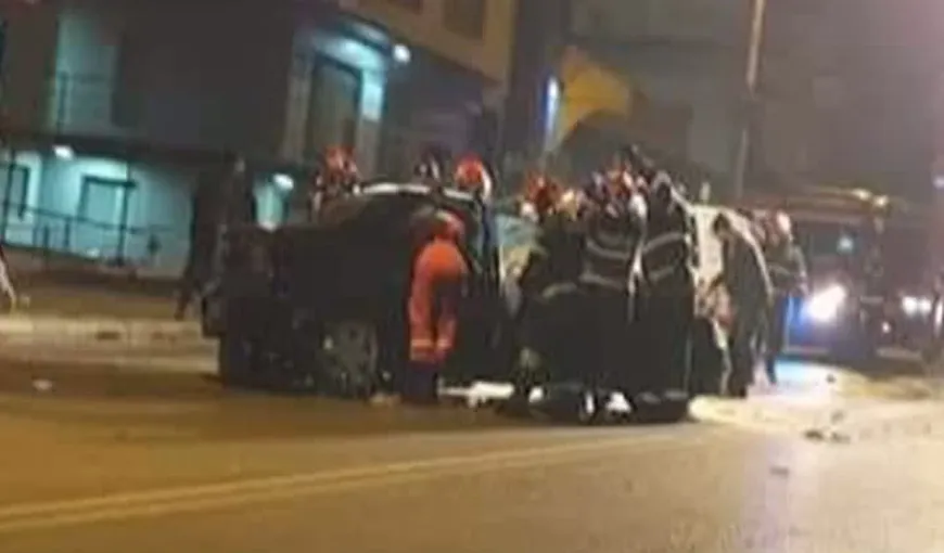 Accident grav la marginea Capitalei, în Fundeni. O maşină s-a răsturnat, iar două persoane au fost transportate la spital