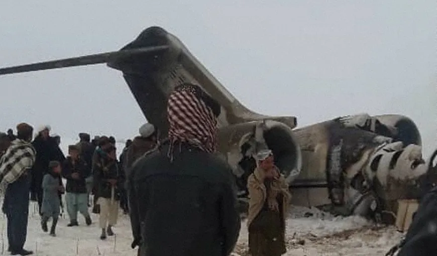 Avionul cu 83 de persoane prăbuşit în Afganistan aparţinea Forţelor Armate ale SUA. Imagini teribile cu epava fumegând VIDEO