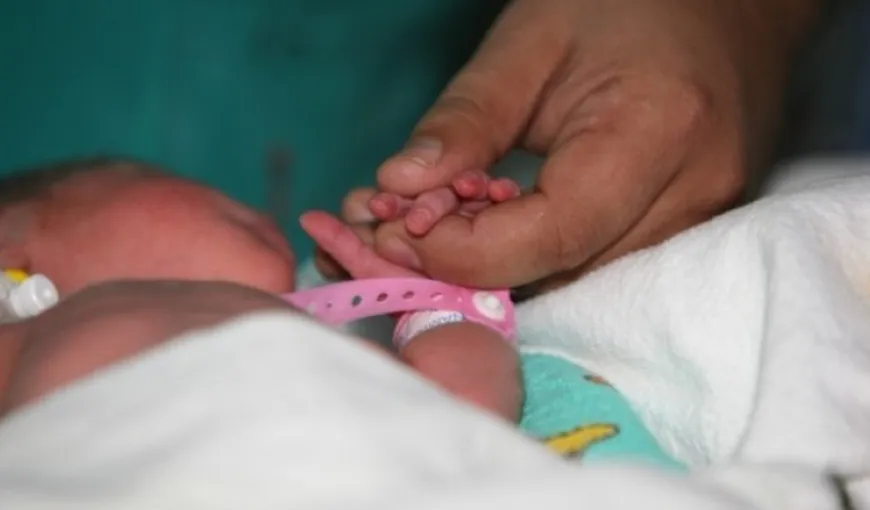 O infirmieră de la Spitalul din Bals şi-a abandonat bebeluşul de doar trei zile. Copilul a fost găsit în şoc hipotermic