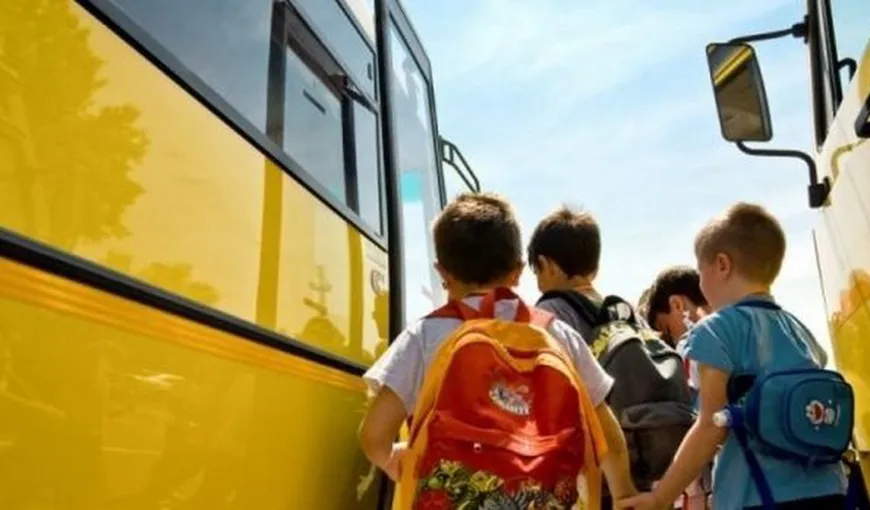 Ministrul Educaţiei a cerut transportul local gratuit pentru elevi pe tot parcursul anului calendaristic