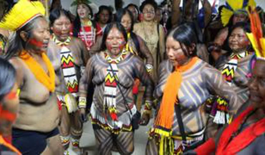 „Proiect de genocid”. Peste 600 de lideri indigeni formează o uniune sacră împotriva politicii de mediu a preşedintelui ţării