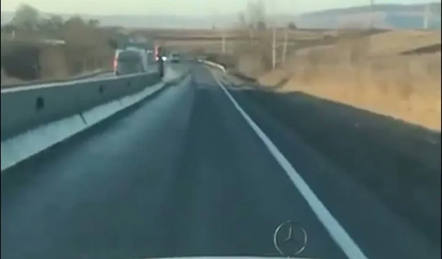 Şofer pe contrasens. Imagini incredibile surprinse pe o şosea din judeţul Braşov  – video