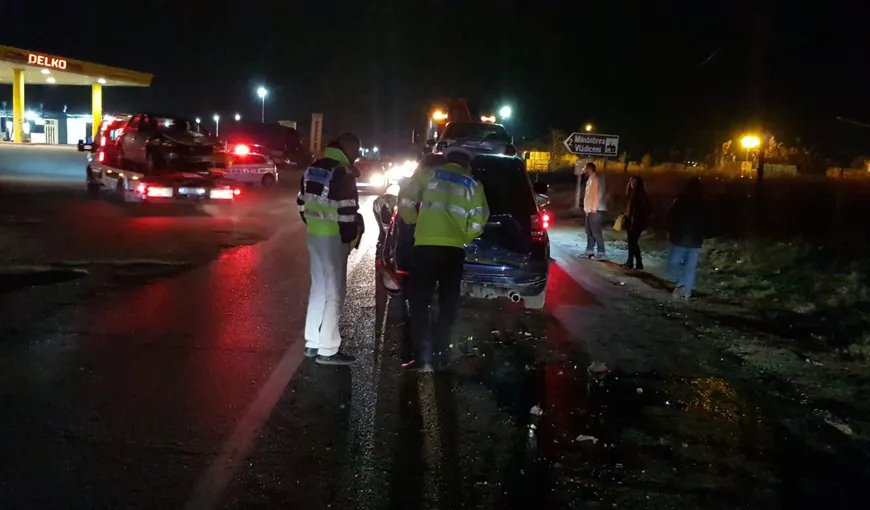 Accident provocat de doi şoferi beţi. O persoană a fost rănită grav