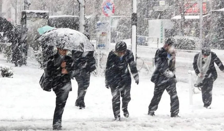 Alertă ANM. Cod portocaliu de ninsori, lapoviţă şi vânt în 18 judeţe din România. Atenţionarea meteo prelungită până în weekend