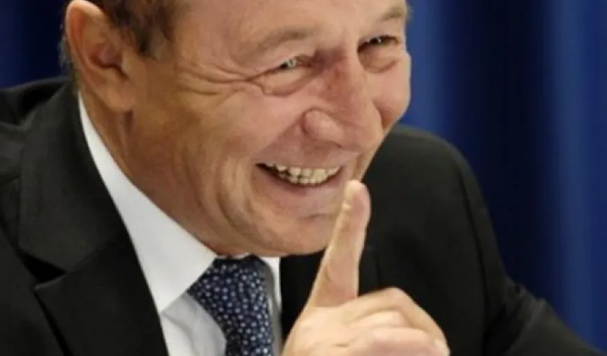 Traian Băsescu: Ţara asta arată ca un balamuc. Ponta se mişcă ca un electron liber şi schimbă majorităţile