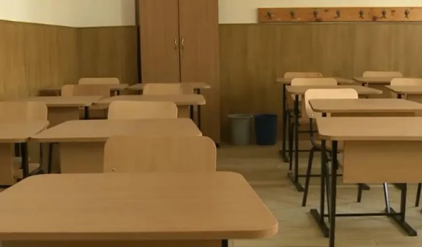 CORONOVIRUSUL ţine izolaţi 115 profesori şi peste 700 de elevi