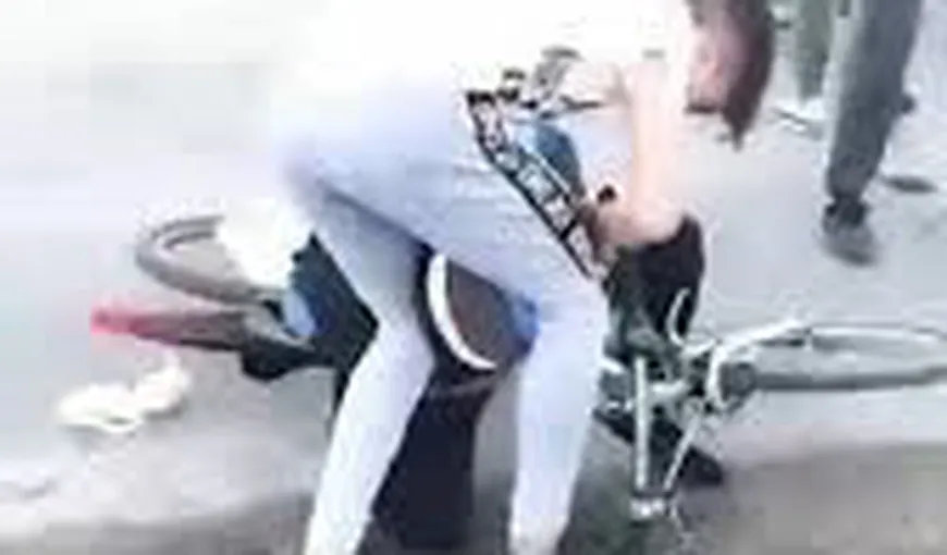 Autorităţile s-au autosesizat după ce un adolescent de 14 ani a fost agresat în plină stradă – VIDEO