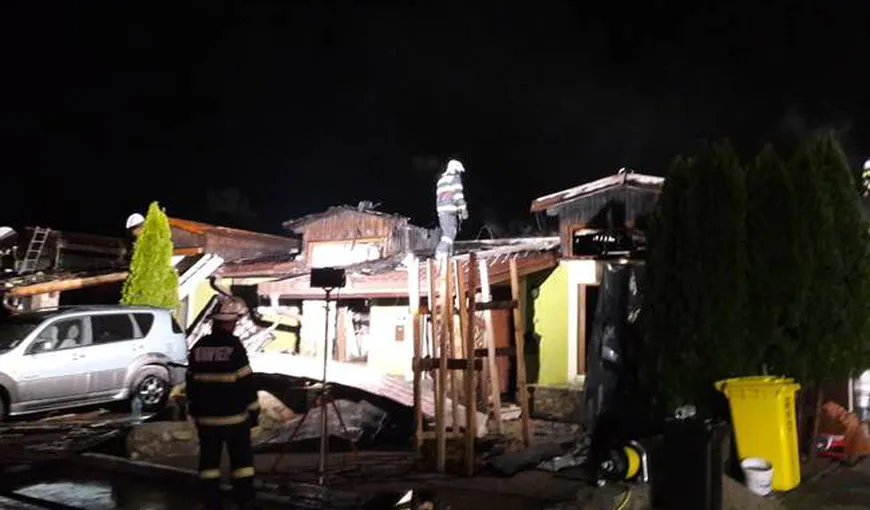 Incendiu puternic într-un bloc din Arad. Şase apartamente au fost distruse