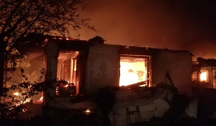 Incendiu puternic în Neamţ. Un bărbat a murit